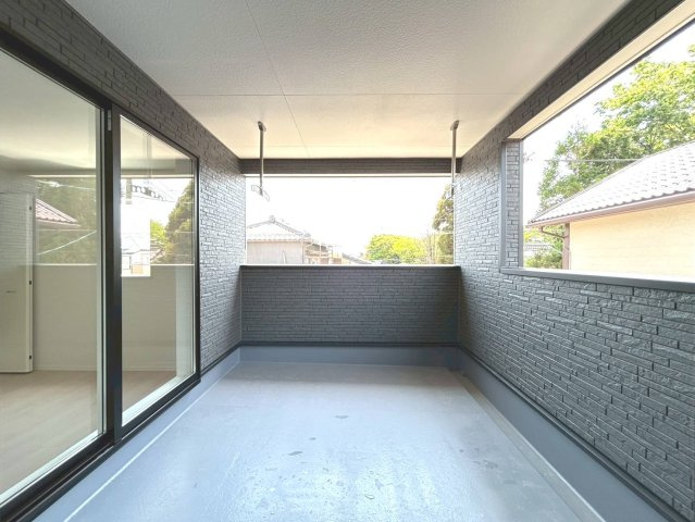 クワイエ　江南市赤童子町白山第2　全1区画分譲のバルコニー|バルコニーは南向きで洗濯物もよく乾きます！強度と表面積硬度を持つFPRで防水しています。