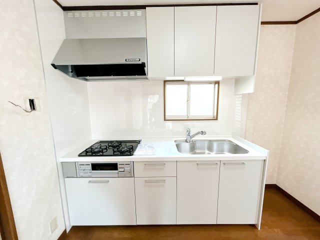 いわき市泉ケ丘３丁目　戸建て　不動産プラスのキッチン|コンパクトなキッチンで掃除もラクラク