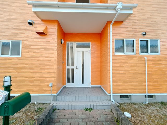 いわき市泉ケ丘３丁目　戸建て　不動産プラスの玄関|落ち着いた玄関です