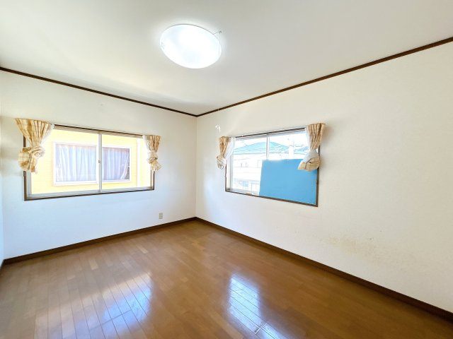 いわき市泉ケ丘３丁目　戸建て　不動産プラスの洋室|広々とした洋室です