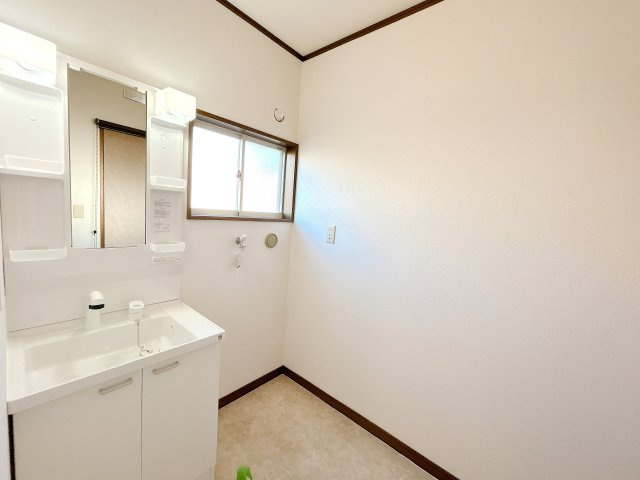 いわき市泉ケ丘３丁目　戸建て　不動産プラスの独立洗面台|使いやすい独立洗面台です