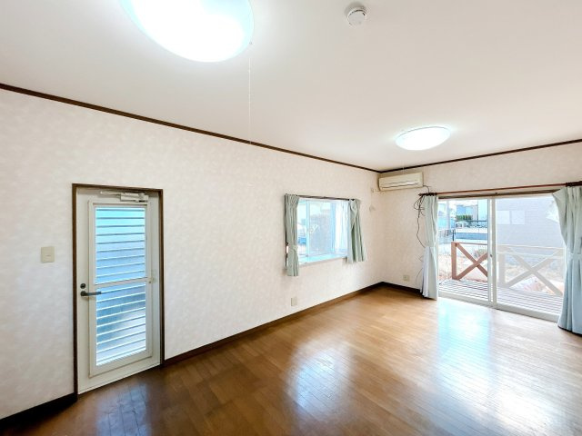 いわき市泉ケ丘３丁目　戸建て　不動産プラスの居間・リビング|おしゃれな居間です