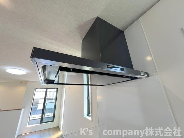 ■藤沢市辻堂太平台1丁目　新築戸建のキッチン|お手入れのしやすいスリムタイプのレンジフード☆