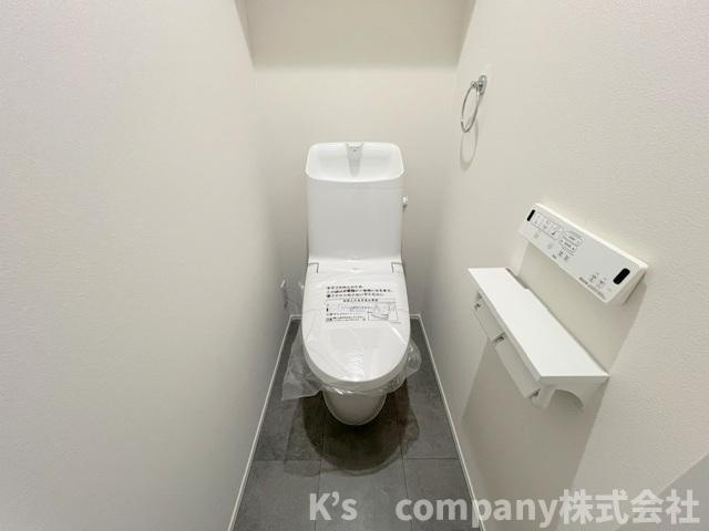 ■藤沢市辻堂太平台1丁目　新築戸建のトイレ|白を基調とした清潔感のあるトイレ◇