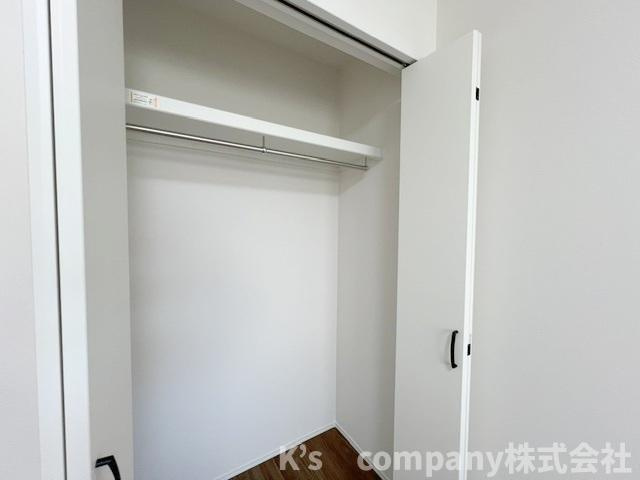 ■藤沢市辻堂太平台1丁目　新築戸建の収納|洋室5帖の収納スペース◇