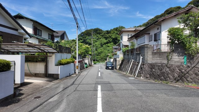 【土地】南区柏原三丁目の前面道路含む現地写真