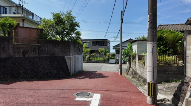 【土地】南区柏原三丁目の前面道路含む現地写真