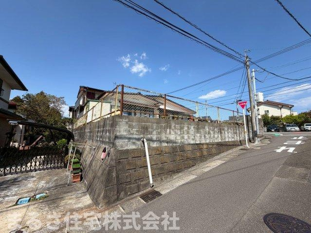 月見ケ丘5丁目　土地の前面道路含む現地写真