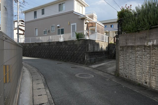 【土地】福岡市西区上山門二丁目の前面道路含む現地写真
