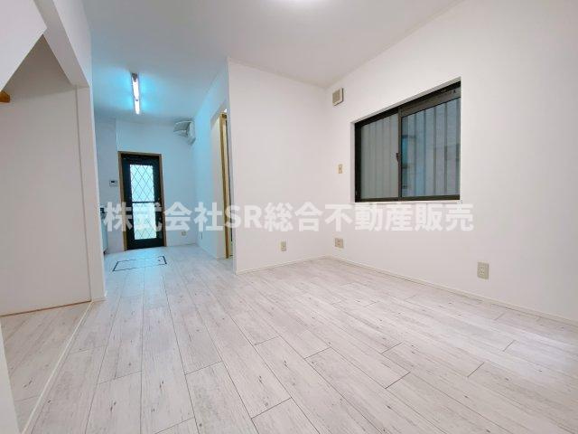 稲葉2丁目中古戸建の居間・リビング|ご家族でゆったりと過ごしいただけます♪