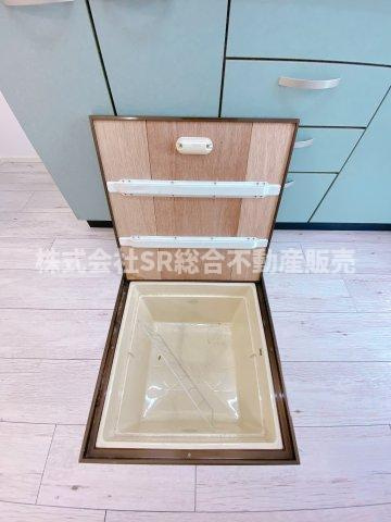 稲葉2丁目中古戸建の収納|床下収納があり食材のストック等を保管できます♪