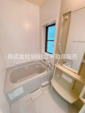 稲葉2丁目中古戸建の浴室|お風呂には窓もあり、換気がバッチリとできます☆
