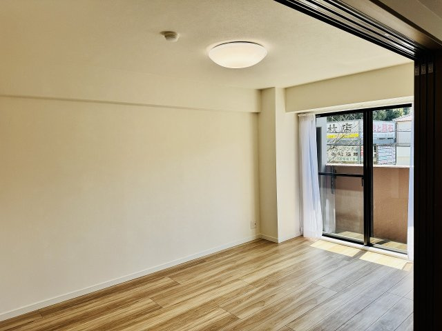 ライオンズマンション南大沢の洋室|～リビングに隣接している6.7帖の洋室です～