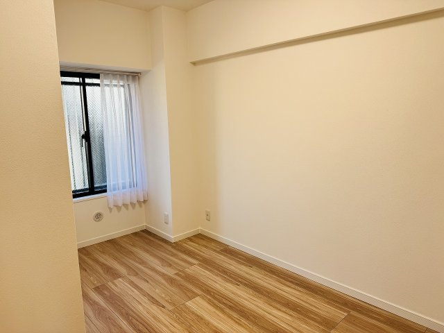 ライオンズマンション南大沢の子供部屋|～4.9帖の洋室です～