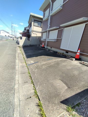 ヴィレッジ牛久保の駐車場