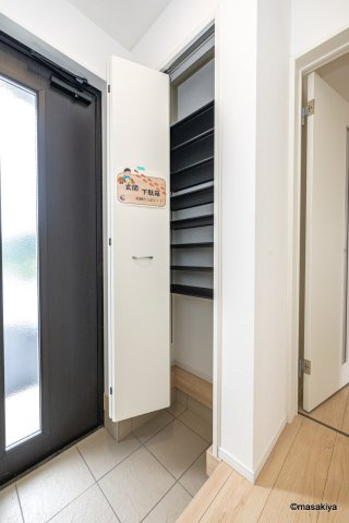 安茂里差出南2丁目売家の玄関