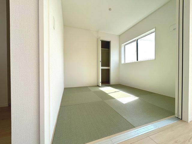 クワイエ　一宮市蓮池第1　全1区画分譲の和室|一室あると便利な和室は、ご来客時はもちろん、お子様のお昼寝や遊び場、寝室としてもご利用いただけます。
日本の良き文化を引き継ぐ、色々な用途で使える、癒しの空間です。