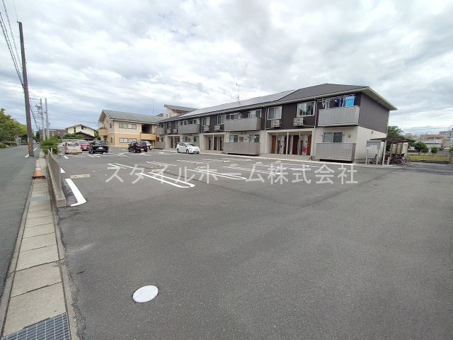 コンフォール西小鷹野Ⅱの駐車場