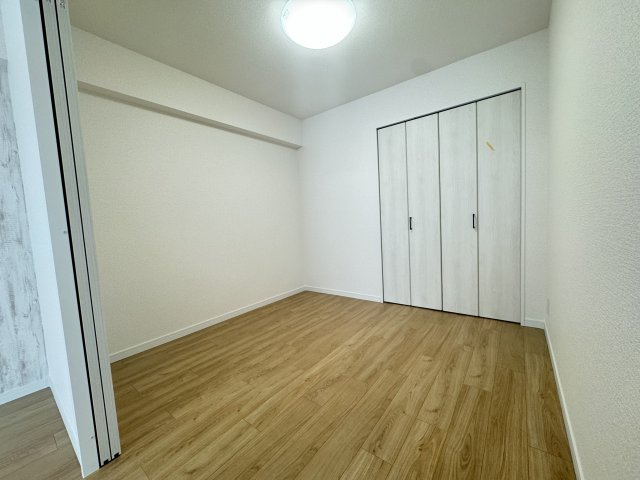 シャトー安城の洋室