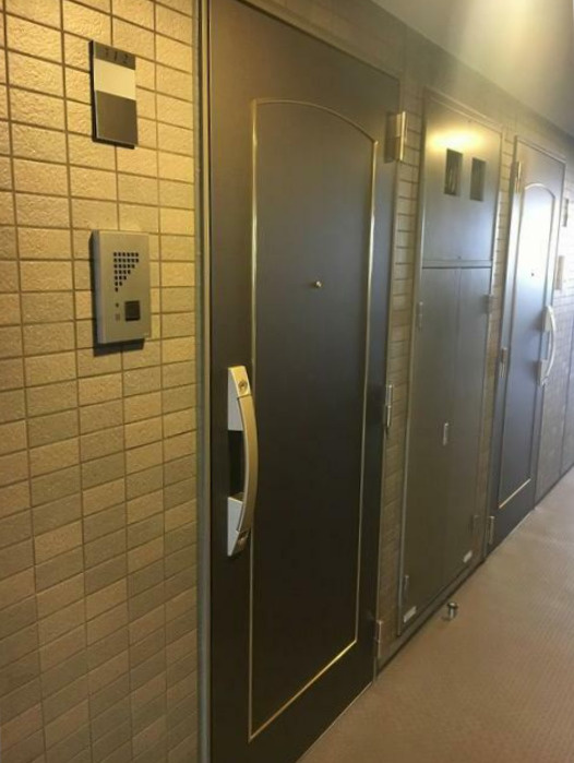 板橋区高島平７丁目の賃貸マンションの玄関