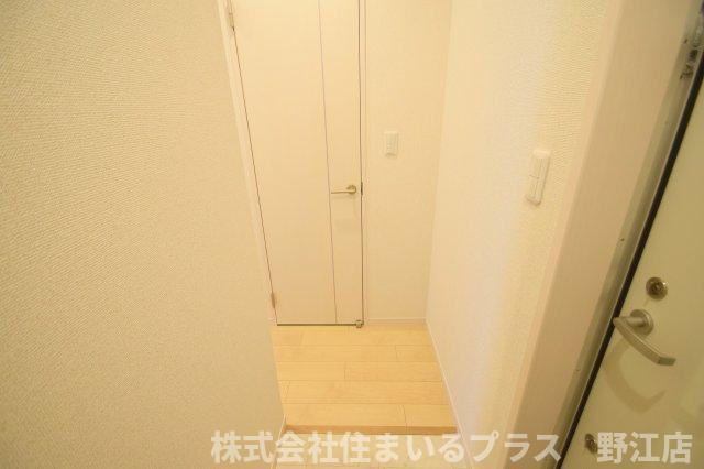 フジパレス鶴見Ⅵ番館の玄関