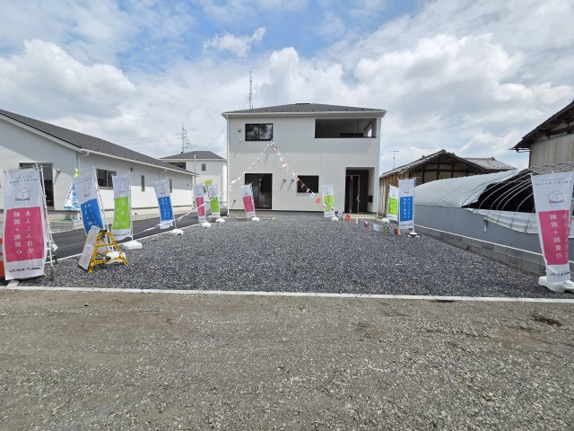 新築　伊勢崎市田部井町第9　3号棟　Cradle Gardenの駐車場|現地写真　駐車は建物南側に並列3台可能です！