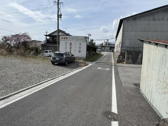 御代田町馬瀬口　売土地の前面道路含む現地写真