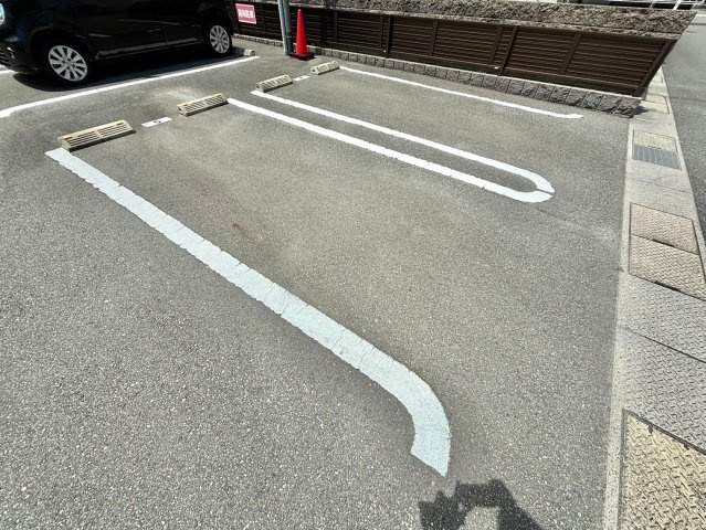 グランベール東姫路の駐車場