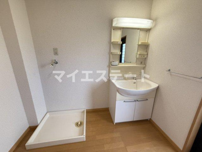 【独立洗面台】 | クレージュA | 別部屋写真