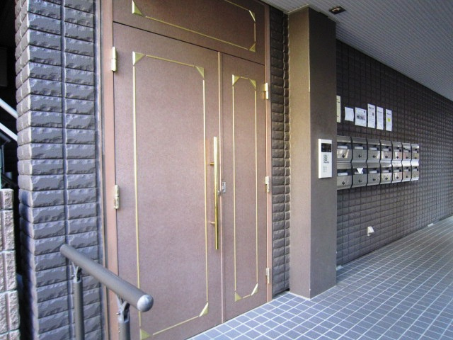 ドミールTのエントランス