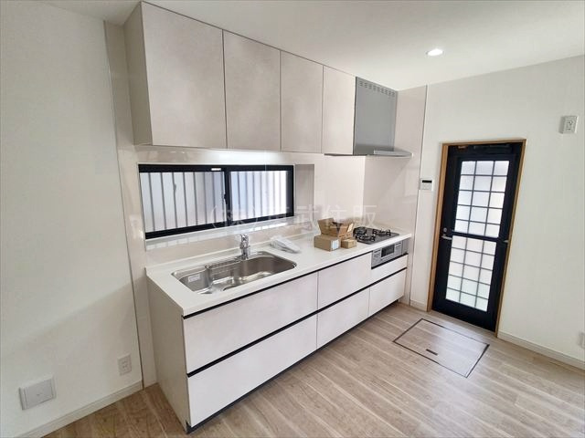 【キッチン】 | 狭山市広瀬台 | 便利な勝手口付きのキッチンです