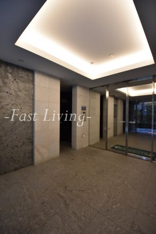 NANAEI日本橋のロビー