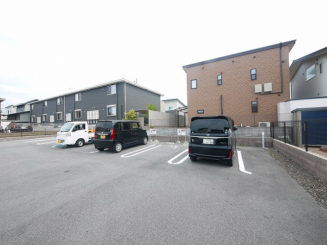 グランデの駐車場|駐車場に車を止められます