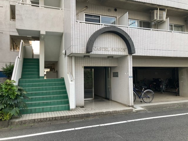 キャトルセゾン淵野辺のエントランス