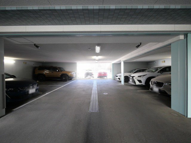 アクアスイート新大阪の駐車場