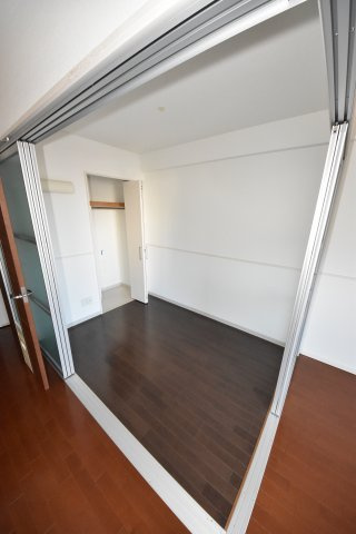 ロイヤルパークス桃坂の寝室