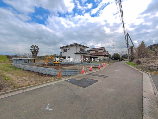 上尾市瓦葺第2　新築戸建　リーブル01の前面道路含む現地写真