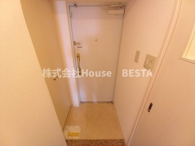 ベルフェリーク新神戸の玄関