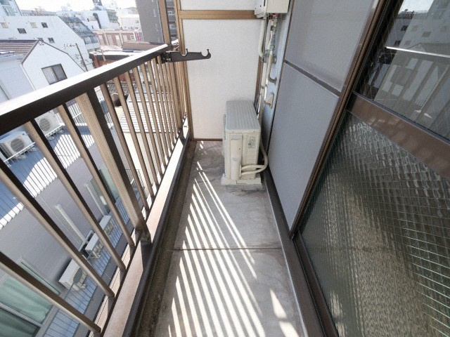大阪市住吉区長居東４丁目の賃貸マンションのバルコニー