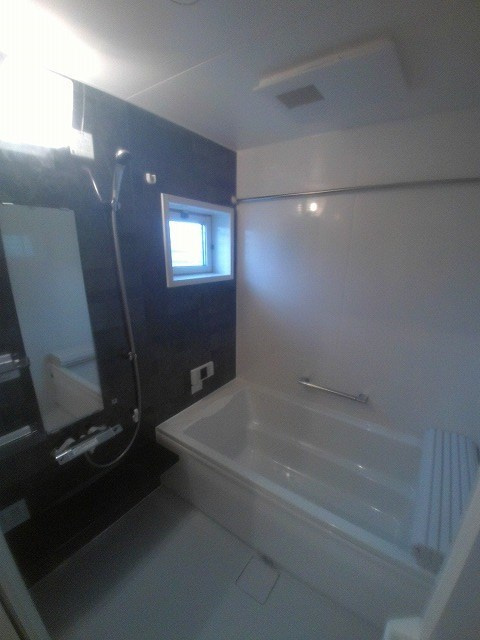 シャルムソレイユⅢ番館の浴室