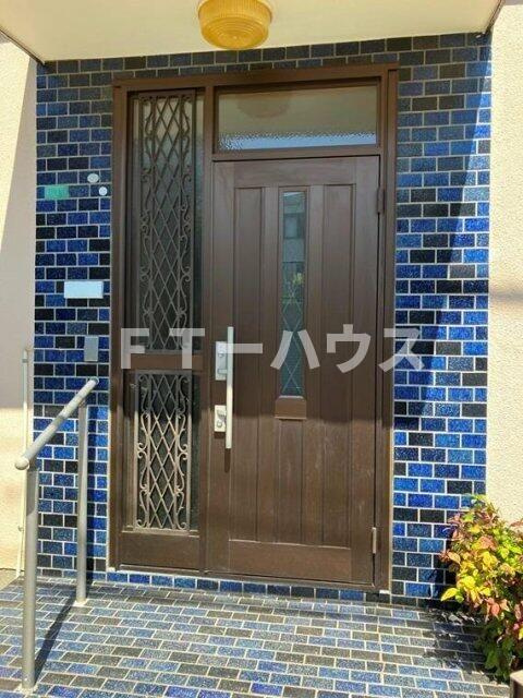 松が丘戸建のエントランス