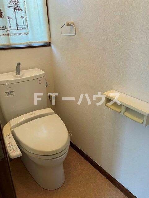 松が丘戸建のトイレ