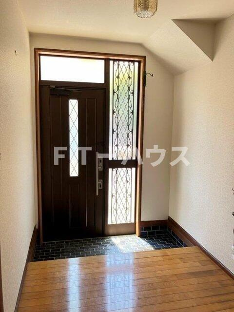 松が丘戸建の玄関