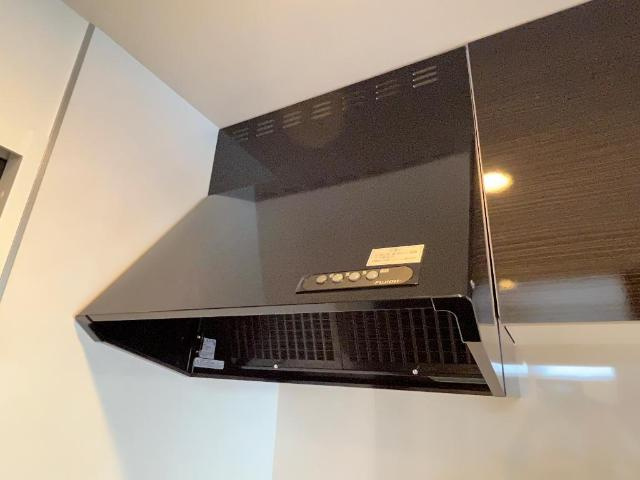 プレジ・マルトモ(ＰＲＥＳＩ・ＭＡＲＵＴＯＭＯ)のキッチン|レンジフード