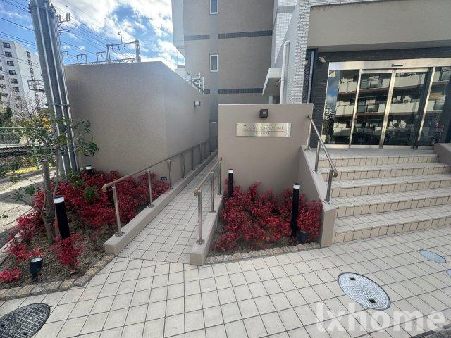 ロイス南茨木のエントランス|落ち着いたエントランスです