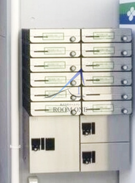 光が丘テラスのその他共用部分|集合ポストと宅配ボックスです。