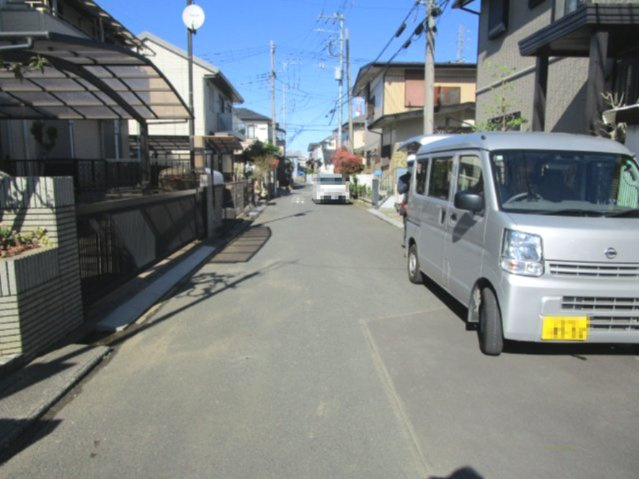 北本市中丸７丁目　新築住宅の前面道路含む現地写真