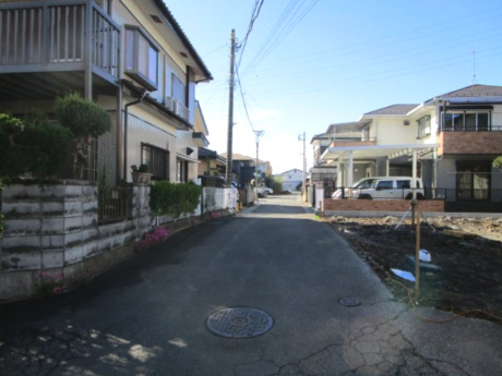 北本市中丸７丁目　新築住宅の前面道路含む現地写真