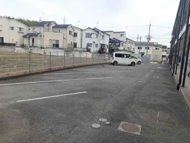 ニューハイツ茂手木の駐車場
