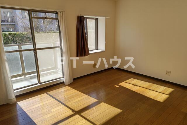 セントラルコーポ船橋　８番館の居間・リビング